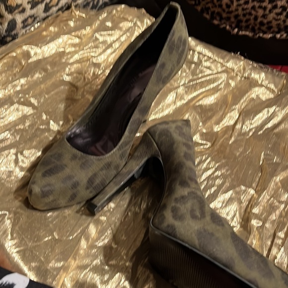 Leather animal print size 10 - Picture 2 of 8